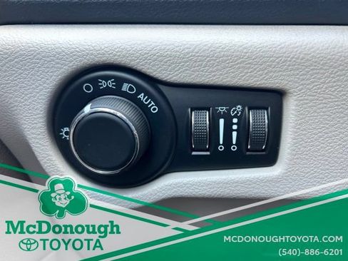 Used 2023 Chrysler Voyager LX FWD image 21