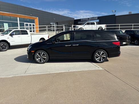 Used 2019 Honda Odyssey Elite image 2
