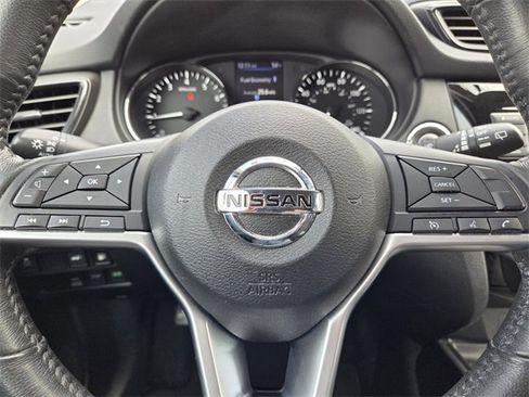 Used 2018 Nissan Rogue SV image 31