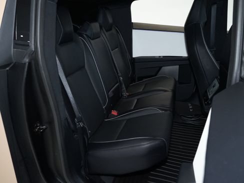 Used 2024 Tesla Cybertruck AWD Crew Cab image 21