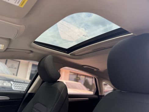 Used 2019 Ford Fusion SE AWD/4WD image 16