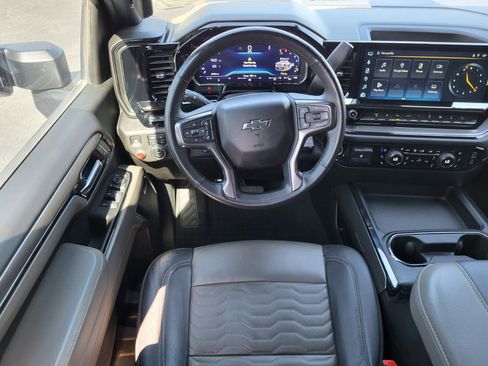 Used 2025 Chevrolet Silverado 2500 ZR2 w/ Technology Package image 14