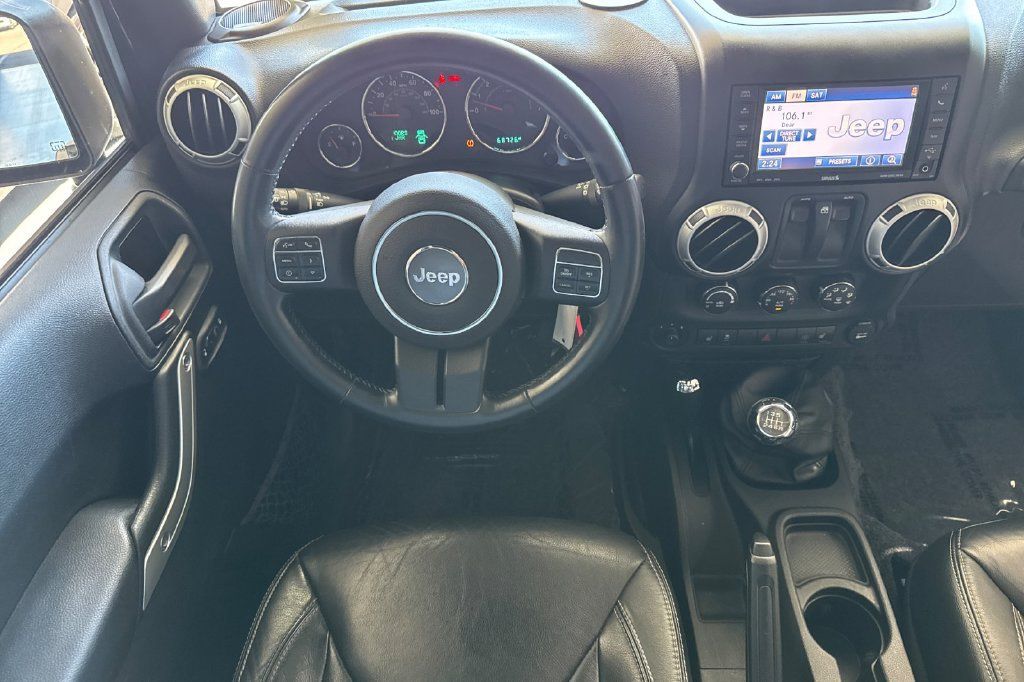 Used 2015 Jeep Wrangler Rubicon w/ Power Convenience Group AWD/4WD image 13