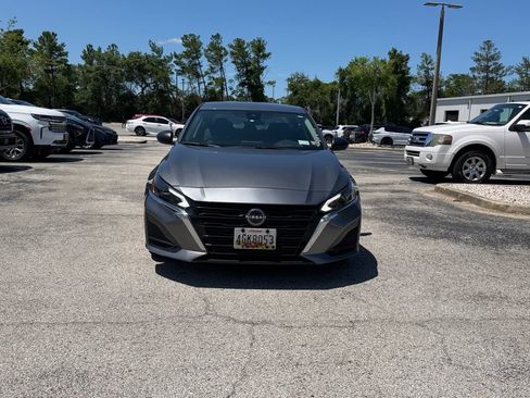 Used 2024 Nissan Altima 2.5 SV FWD image 2