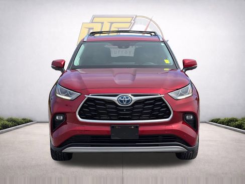 Used 2023 Toyota Highlander Platinum FWD image 3
