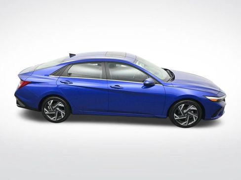 Used 2025 Hyundai Elantra SEL FWD image 23