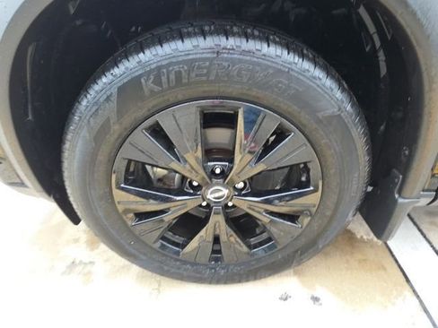 Used 2023 Nissan Rogue SV w/ SV Premium B Package image 11