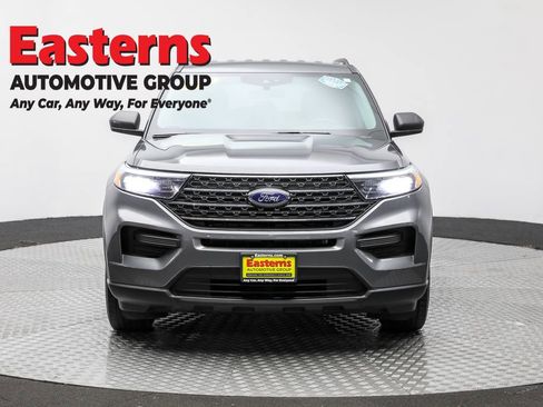 Used 2022 Ford Explorer XLT image 2