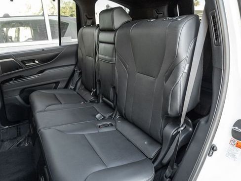 Used 2024 Lexus LX 600 4WD w/ Luxury Package image 12