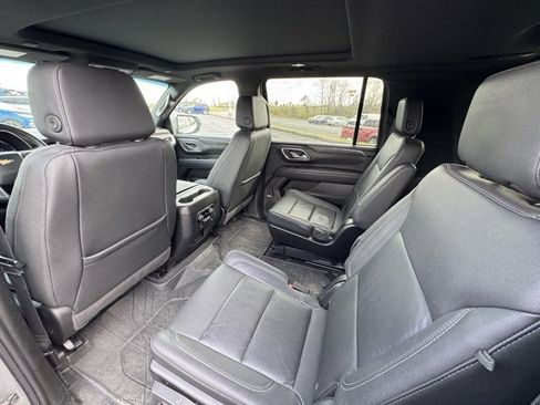 Used 2024 Chevrolet Suburban LT w/ LT Signature Plus Package image 16
