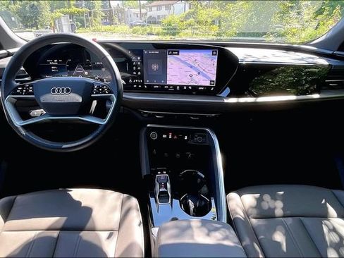 Certified 2025 Audi Q5 Premium Plus w/ Premium Plus AWD/4WD image 15