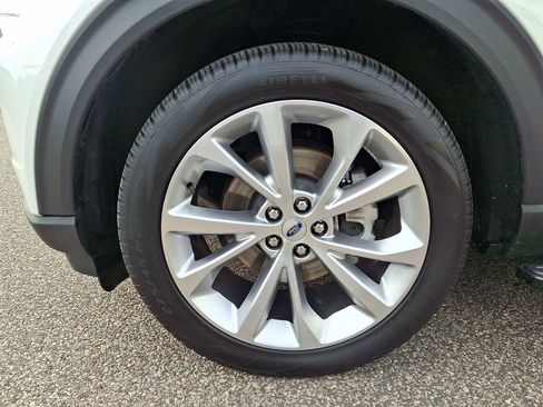 Certified 2023 Ford Explorer Platinum w/ Technology Package image 28