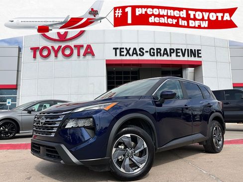 Used 2025 Nissan Rogue SV image 1