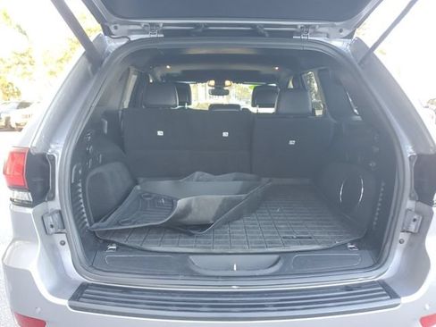 Used 2019 Jeep Grand Cherokee Altitude RWD image 6