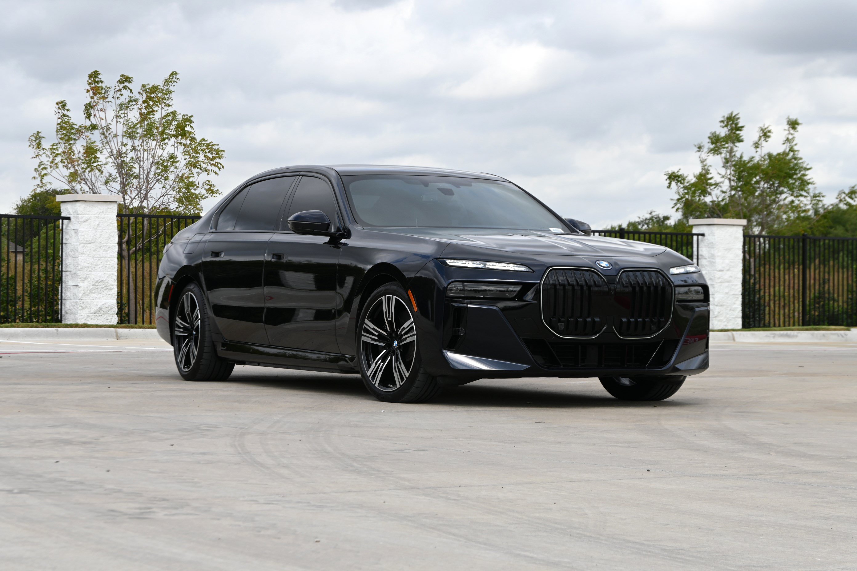 Certified 2024 BMW i7 xDrive60 w/ Executive Package AWD/4WD image 2