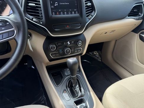 Used 2019 Jeep Cherokee Latitude w/ Popular Appearance Group FWD image 20