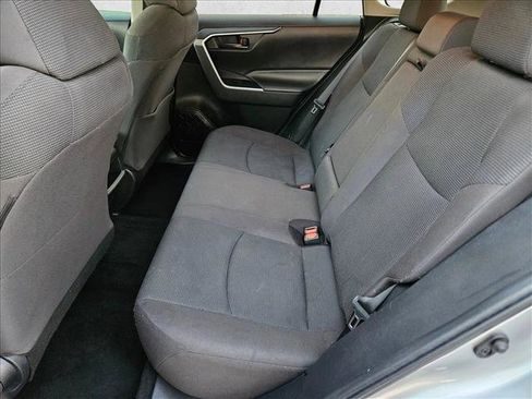 Used 2020 Toyota RAV4 LE image 17