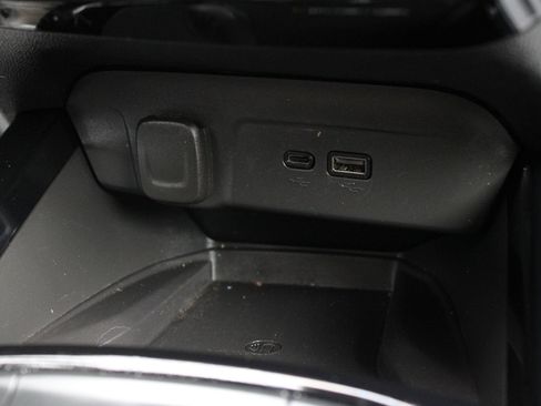 Used 2025 Chevrolet Trax RS w/ Sunroof Package image 39