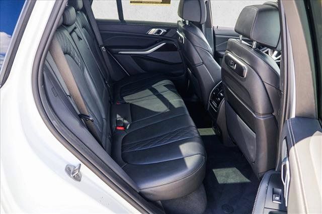 Used 2025 BMW X5 xDrive50e AWD/4WD image 25