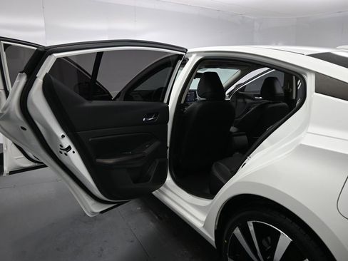 Used 2022 Nissan Altima 2.0 SR image 17