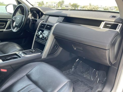 Used 2019 Land Rover Discovery Sport SE AWD/4WD image 8