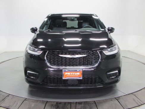 Used 2025 Chrysler Pacifica Select FWD image 2