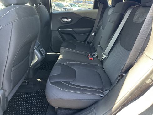 Used 2015 Jeep Cherokee Latitude w/ Comfort/Convenience Group image 22