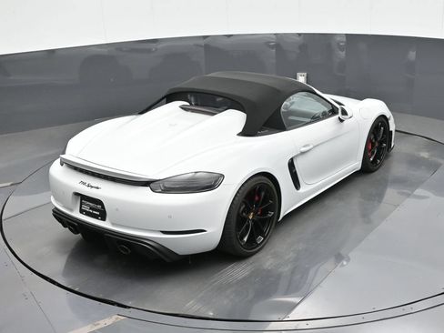 Certified 2022 Porsche 718 Boxster Spyder RWD image 30
