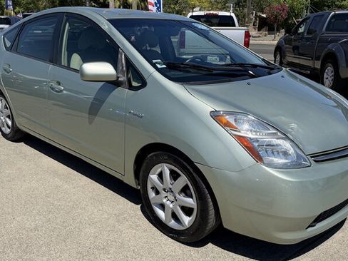 Used 2007 Toyota Prius Touring w/ Pkg 5 FWD image 2