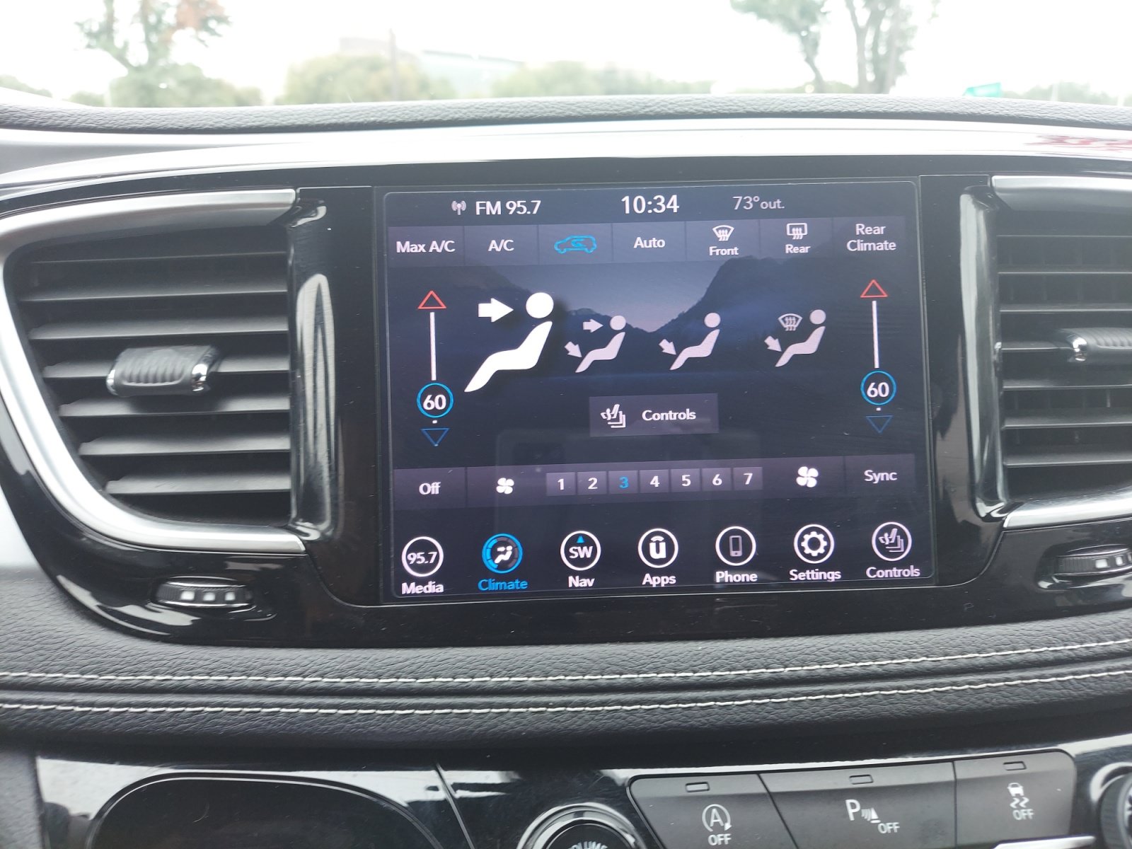 Used 2020 Chrysler Pacifica Limited w/ S Appearance Package FWD image 18