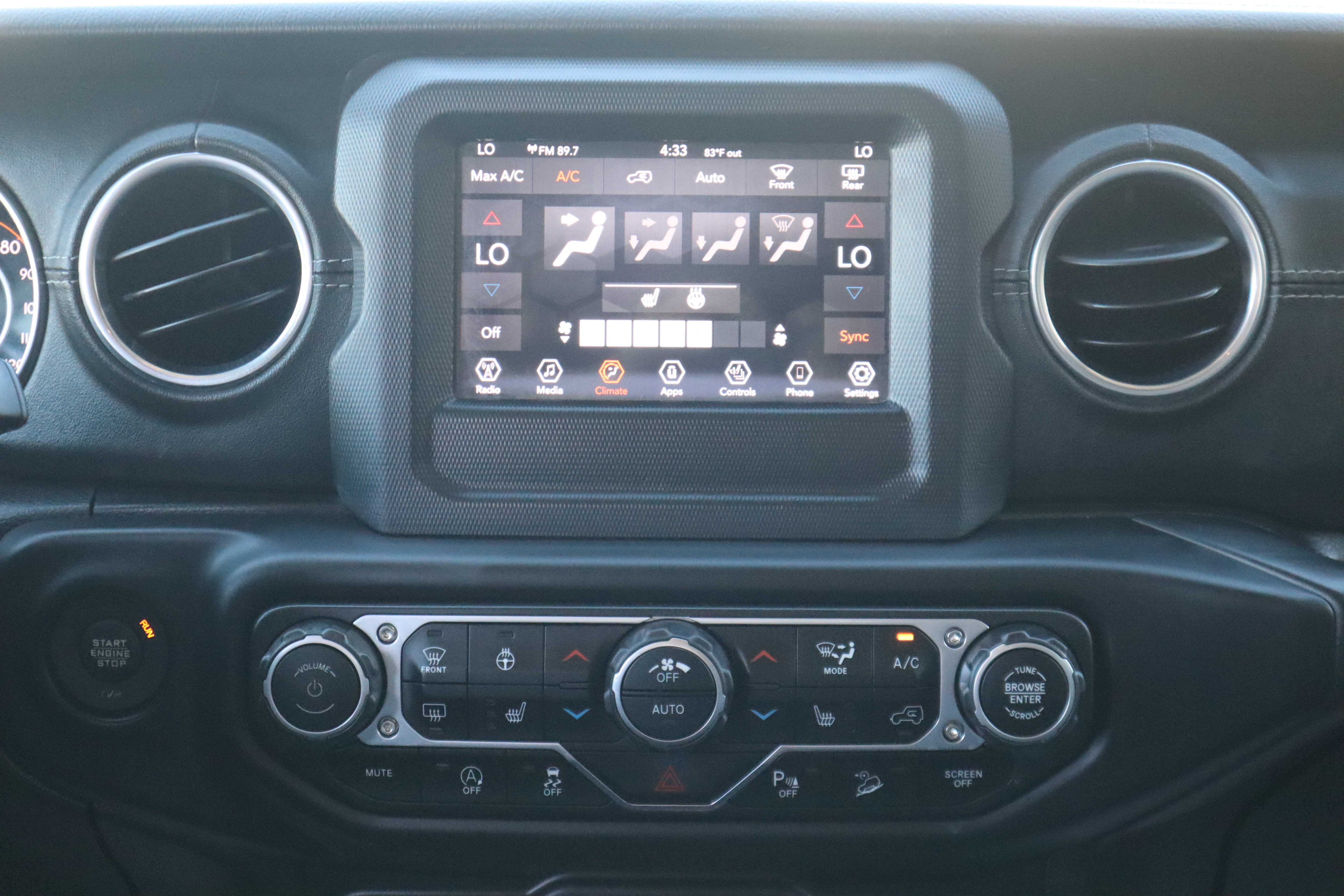 Used 2018 Jeep Wrangler Unlimited Sahara w/ Dual Top Group AWD/4WD image 14