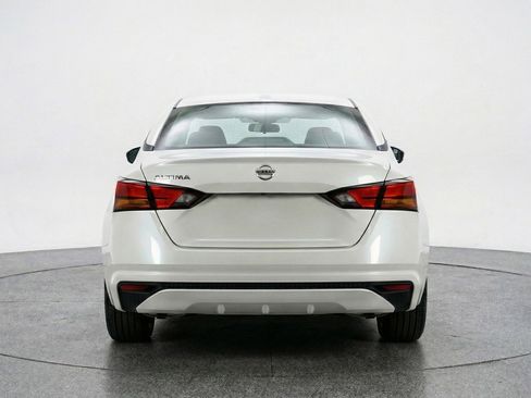 Used 2025 Nissan Altima 2.5 SV image 6