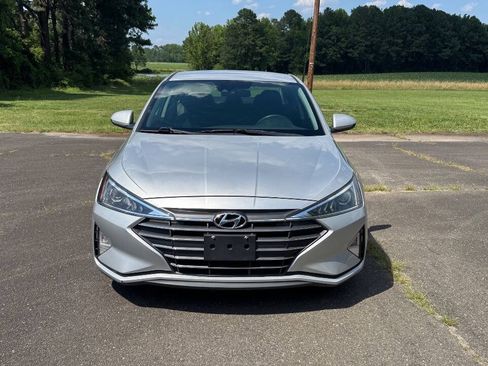 Used 2020 Hyundai Elantra SE w/ Cargo Package (C1) FWD image 3
