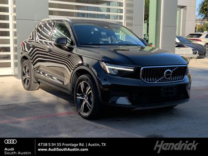 Used 2025 Volvo XC40 B5 Core