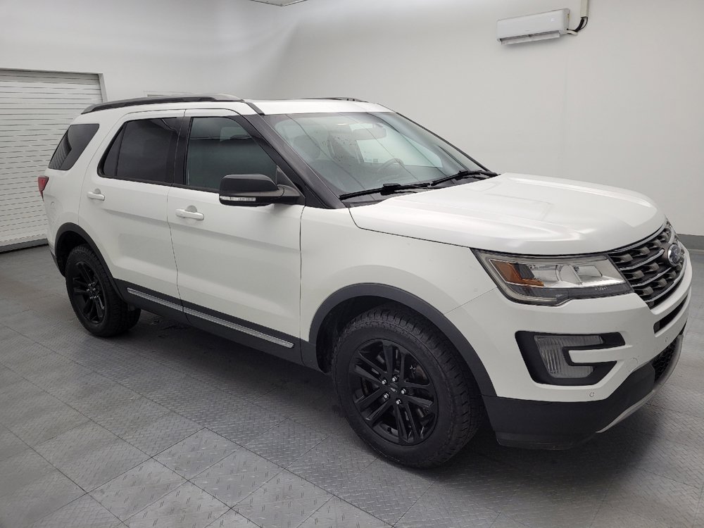 Used 2017 Ford Explorer XLT w/ Equipment Group 202A AWD/4WD image 11