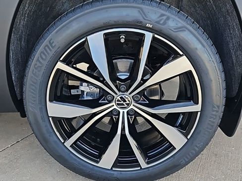 New 2026 Volkswagen Atlas Cross Sport SEL Premium R-Line AWD/4WD image 9