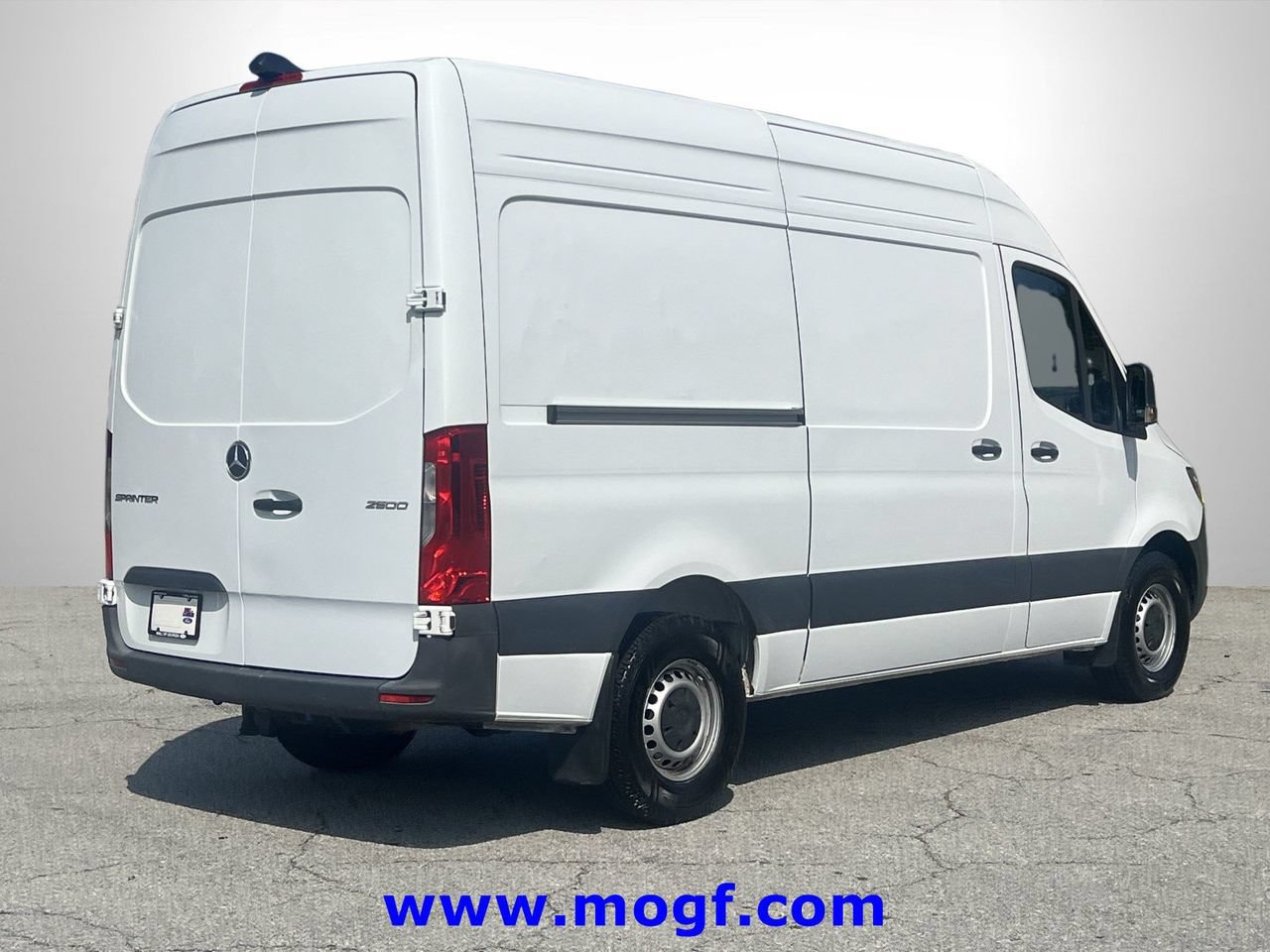 Used 2025 Mercedes-Benz Sprinter 2500 image 3