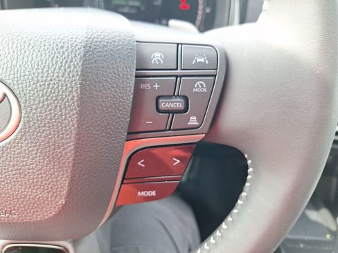 Used 2025 Toyota Camry SE w/ Convenience Package image 20