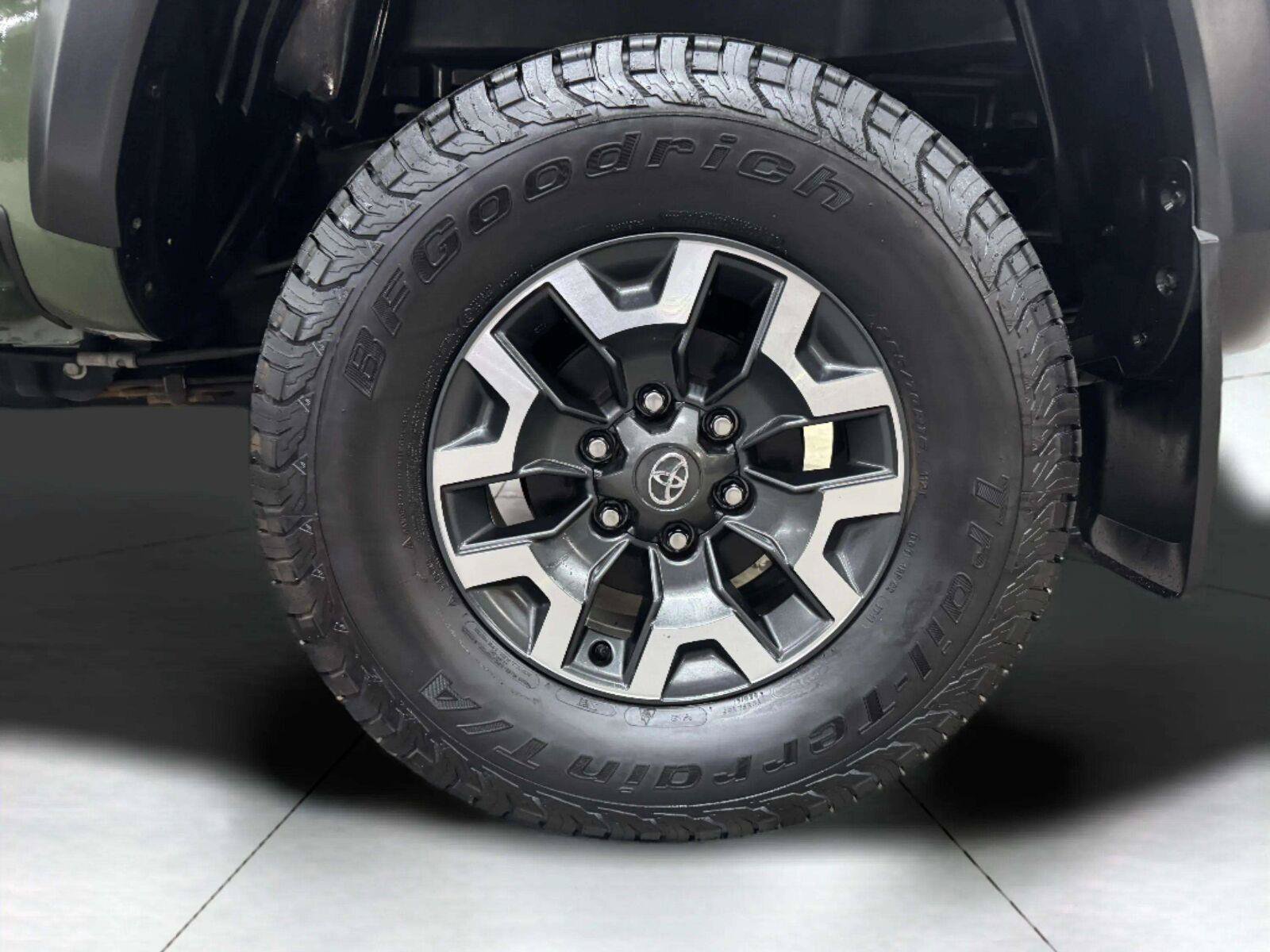 Used 2022 Toyota Tacoma TRD Off-Road AWD/4WD image 39