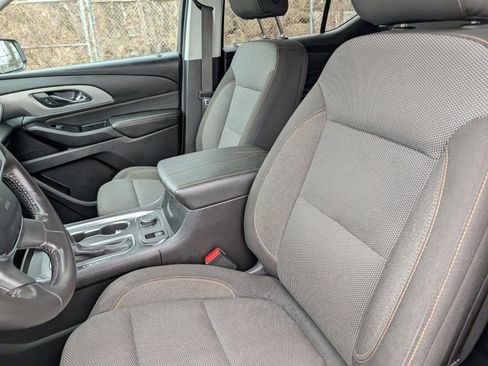 Used 2019 Chevrolet Traverse LT image 16