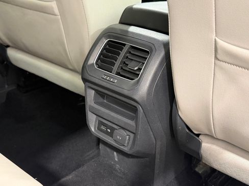 Used 2018 Volkswagen Tiguan SEL FWD image 38