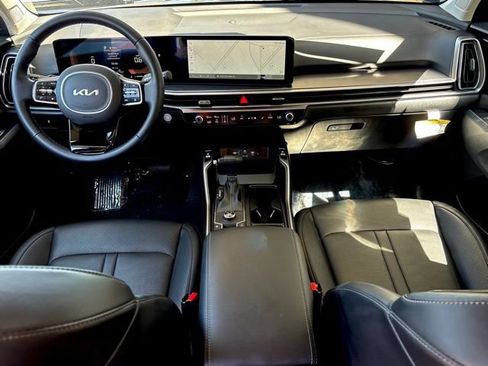 Used 2025 Kia Sorento S w/ Panoramic Sunroof Package FWD image 13