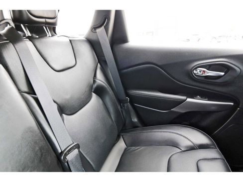 Used 2021 Jeep Cherokee Latitude Lux w/ Comfort/Convenience Group image 10