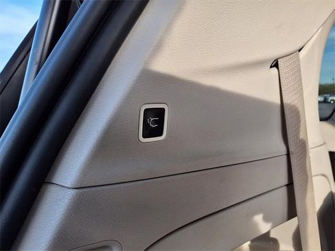 Used 2021 Chrysler Pacifica Touring-L image 75