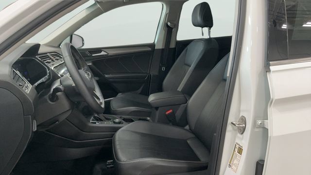 Used 2022 Volkswagen Tiguan SE AWD/4WD image 14