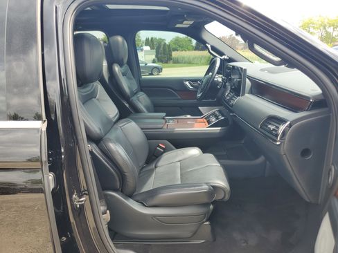 Certified 2023 Lincoln Navigator Reserve AWD/4WD image 9