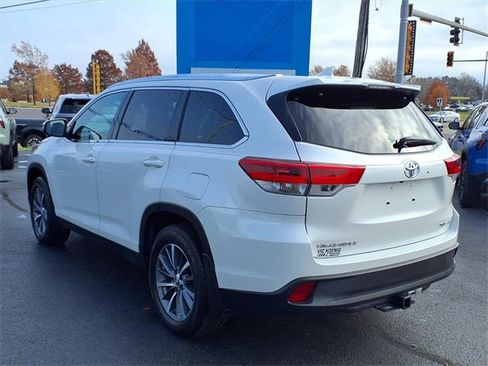 Used 2019 Toyota Highlander XLE image 3