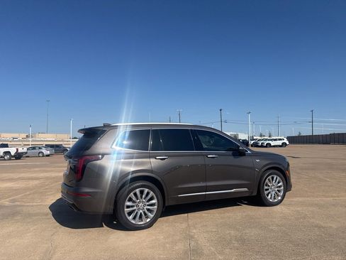 Used 2020 Cadillac XT6 Premium Luxury FWD image 22