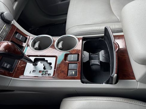 Used 2011 Toyota Highlander Limited w/ Tow Pkg AWD/4WD image 19