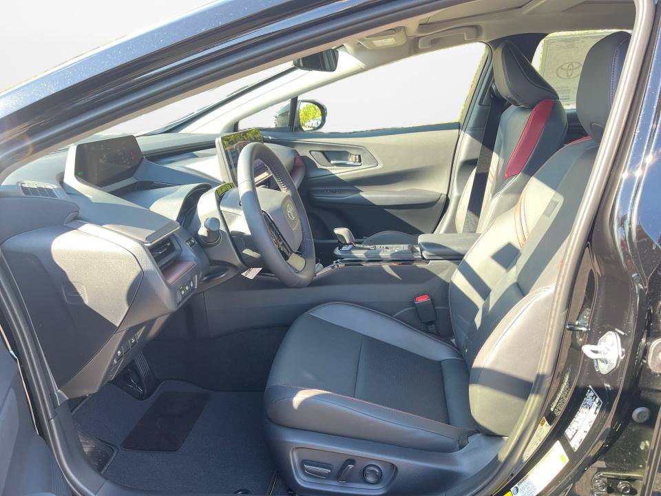 New 2027 Toyota Prius Plug-In Hybrid FWD image 9